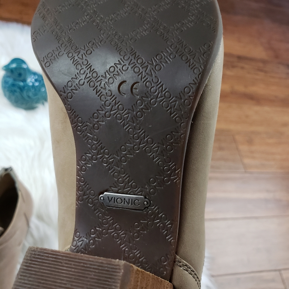 Vionic Rory buckle ankle bootie size 9 - Picture 16 of 16